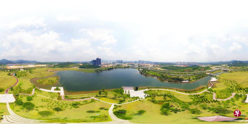 凤凰湖全景。
