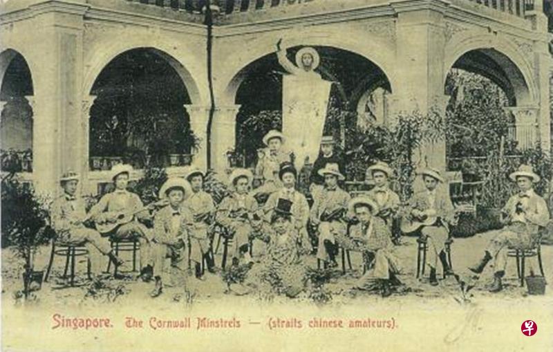 1909年康沃尔乐团五周年庆合照。（照片来源：Singapore 500 Early Postcards）