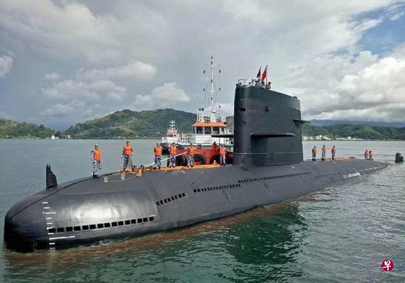 马来西亚海军官方推特显示，中国海军的长城号潜艇抵达哥打京那峇鲁港访问。（马来西亚海军照片）