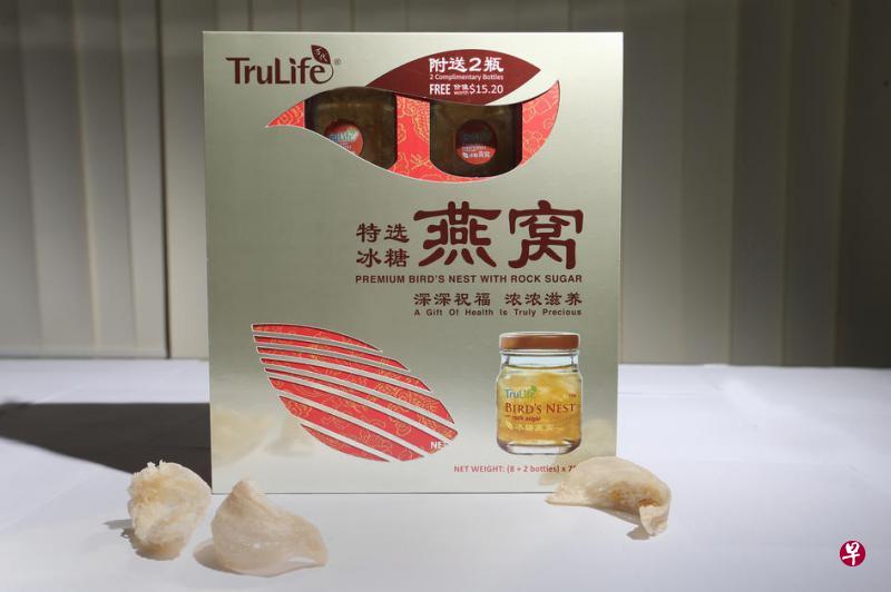 配合农历新年推出的万代冰糖燕窝礼盒，送礼高贵大方。