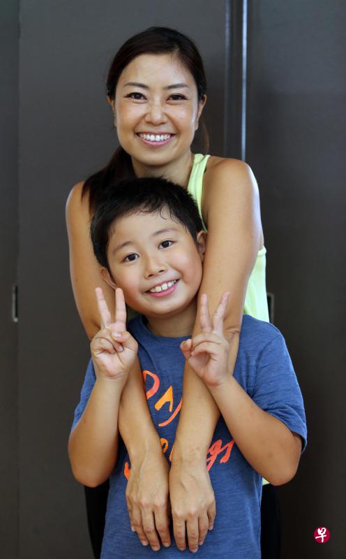 山田明日香和儿子第一次参加妆艺大游行。