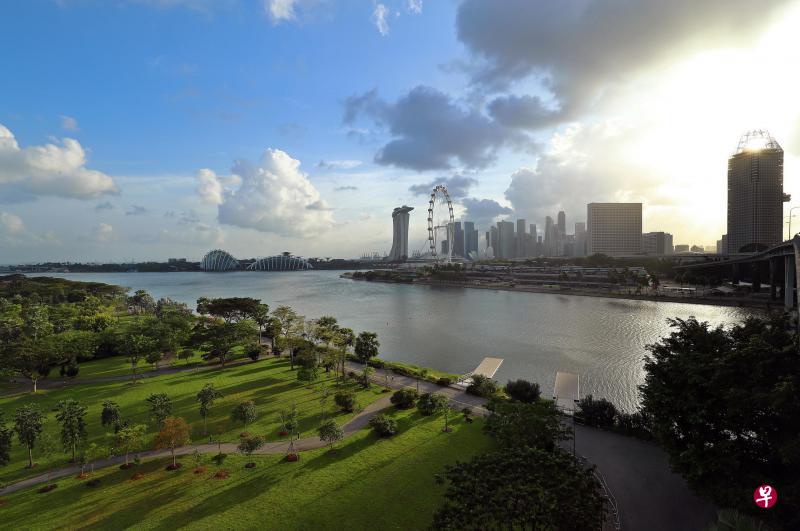 从滨海东花园望去，可看到发展中的新加坡风景线，花园的发展空间也更大，大部分参与公共咨询者支持在这里建造建国元勋纪念堂。（陈来福摄）