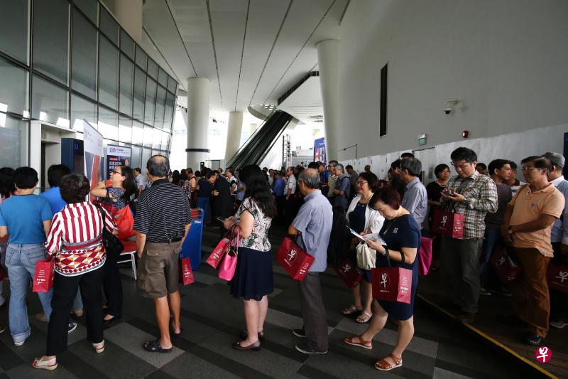 《联合早报》华语投资讲座吸引超过500人参加。主讲嘉宾分享经济政策、房地产、投资部署和股市等多方面心得。（陈斌勤摄）