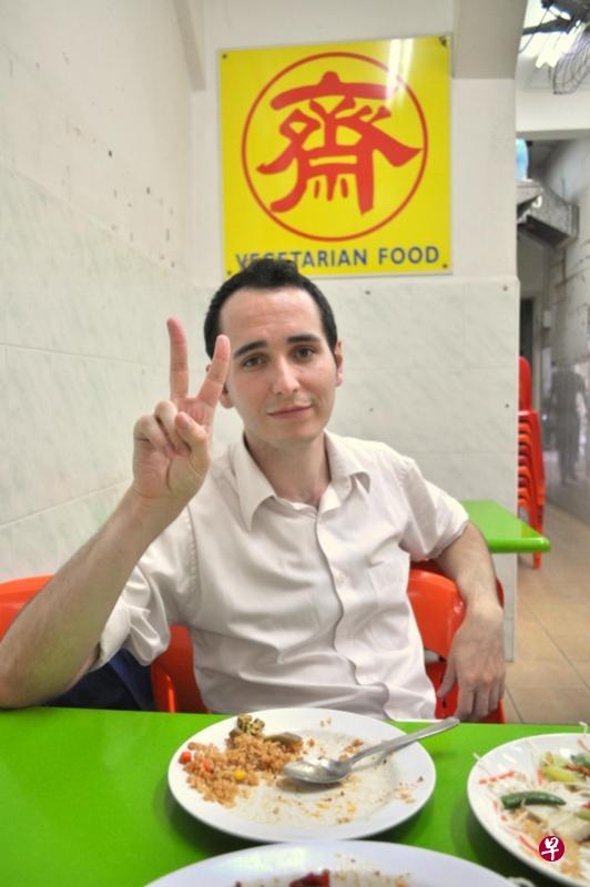 卢克形容新加坡是素食天堂，来到这里后才对美食感兴趣。（档案照）