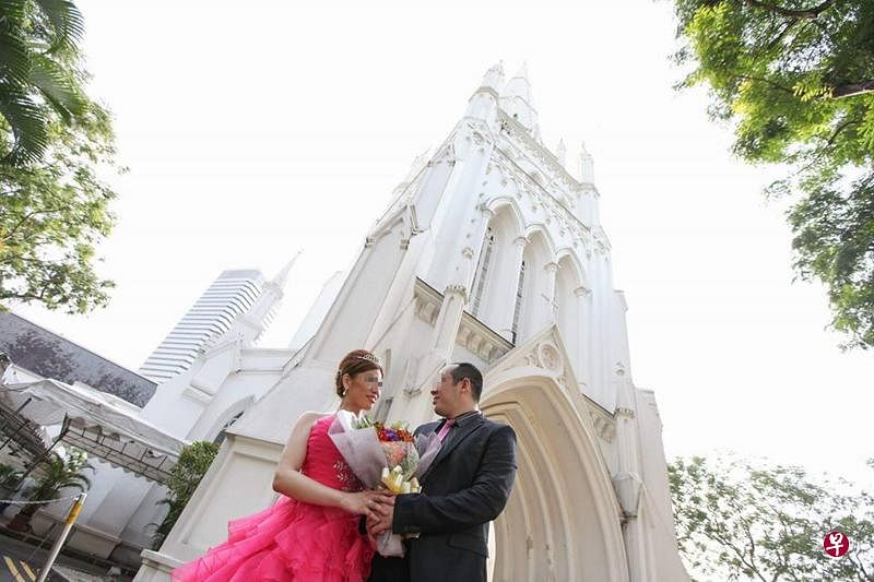 陈思颖和未婚夫虽已拍好婚纱照，但因病情反复，婚期一延再延。（取自面簿）