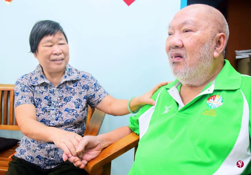  除了亲自照顾失智丈夫曾培根，张爱惜也定期带丈夫到蒙福关爱，参与郊游活动，松懈身心。