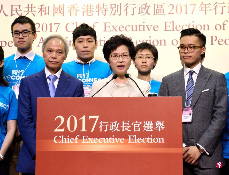 林郑月娥当选香港特区第五任行政长官人选后会见媒体。（新华社）