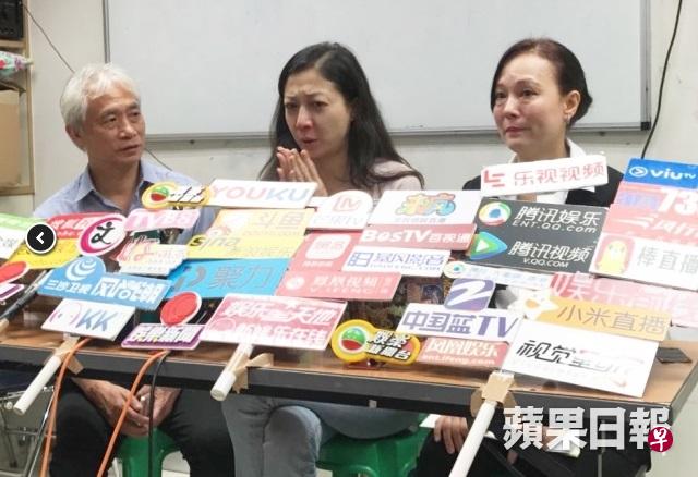 吴绮莉在记者会忍不住泪崩。（香港苹果日报图）