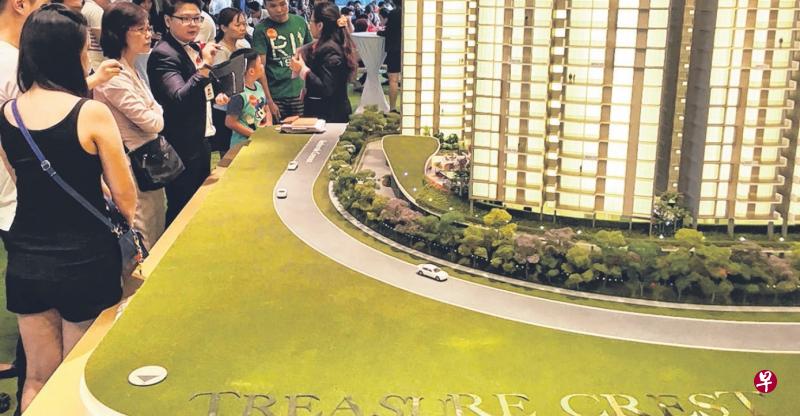 位于蔡厝港的万乐轩（Wandervale）和位于盛港一带的万宝园（Treasure Crest）是去年最畅销的EC项目，共卖出了1001个单位。图为万宝园示范 销售展厅的热闹情况。（档案照片）