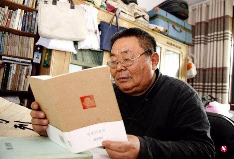 《母亲的专列》诗作者农村诗人丁可。（网络照片）