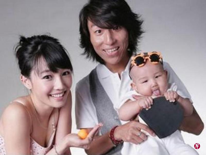 陈羽凡（右）和白百何离婚后，为了儿子忍辱负重。（档案图）