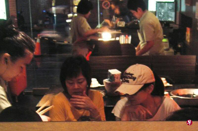 谢金燕经常和妈妈一起吃饭。（网络照）