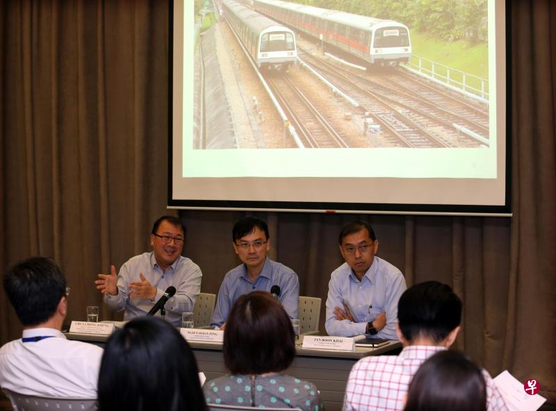 新隆高铁将在大士从高架转入地底，政府宣布征用莱佛士乡村俱乐部地段兴建多项交通设施。陆路交通管理局与新加坡土地管理管局举办联合记者会，出席的包括陆交局副局长蔡崇庆、陆交局局长鄞云斌和土管局局长陈文凯。
