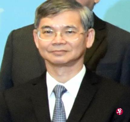 罗致光是民主党元老，这次为加入港府问责班子而退党。　　　　　（中通社）