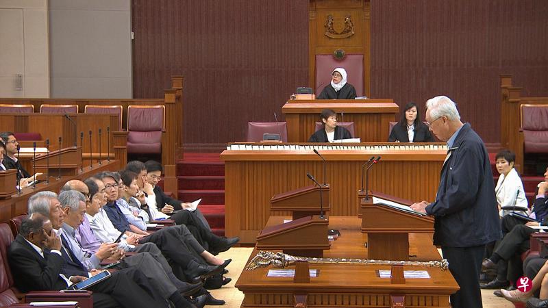 荣誉国务资政吴作栋认为，李玮玲和李显扬对李显龙总理做出多项指控，目的是要拉李总理下台。他吁请李家人把争吵留在私人空间，寻求调解和仲裁。（新加坡国会提供）