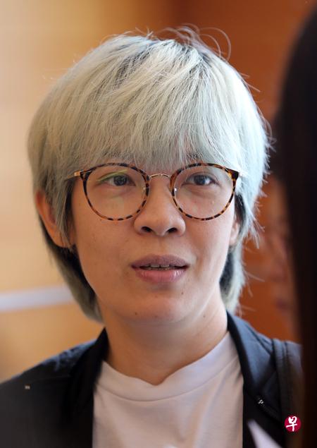 黄文萍参加旅游分享会专程来收集重庆的旅游资讯。