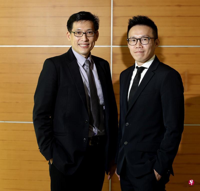 树记珠宝集团首席执行官林雍胜（左）表示，进军中国须寻找实力强大的伙伴，跟环冠合作，正是“强强联手”。右为环冠董事、深圳百泰集团主席兼首席执行官周灿。（陈渊庄摄）