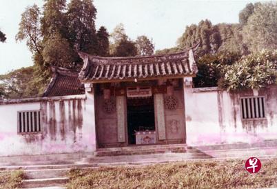薛佛记曾任恒山亭大董事，该亭于1992年5月11日被大火烧毁。（档案照）