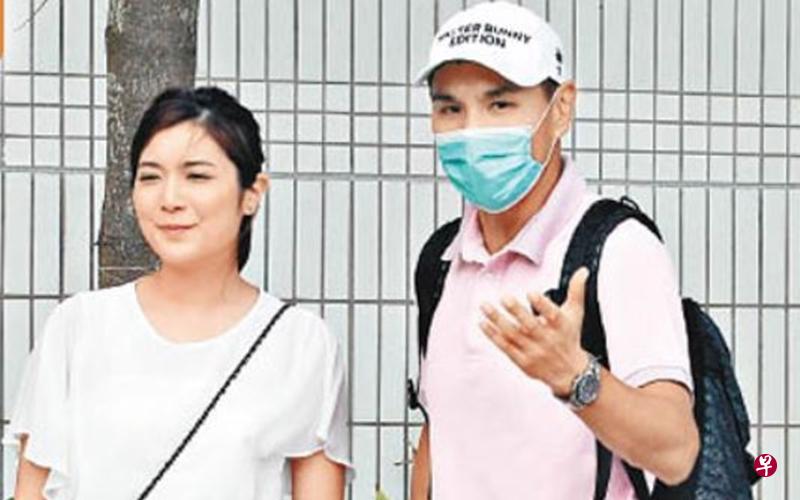 陈展鹏与女友单文柔被拍到齐齐返男方住所。 
