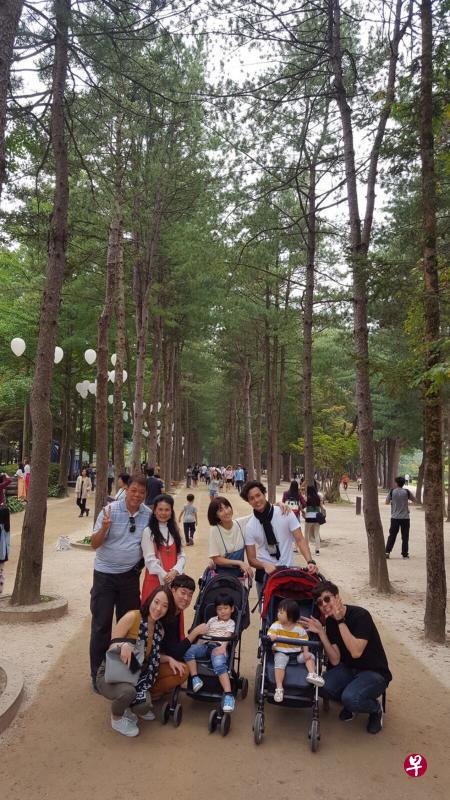 全家人一同游韩国，也是第一次的家庭旅游。（庞蕾馨提供）