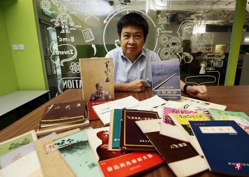 韩咏梅说，韩山元作品从杂文、小说、史诗及文史研究，都透着很强的“新闻性”。（陈渊庄摄）