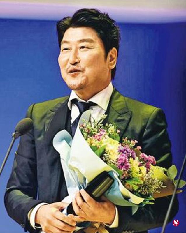 宋康昊主演的《逆权司机》成大赢家。