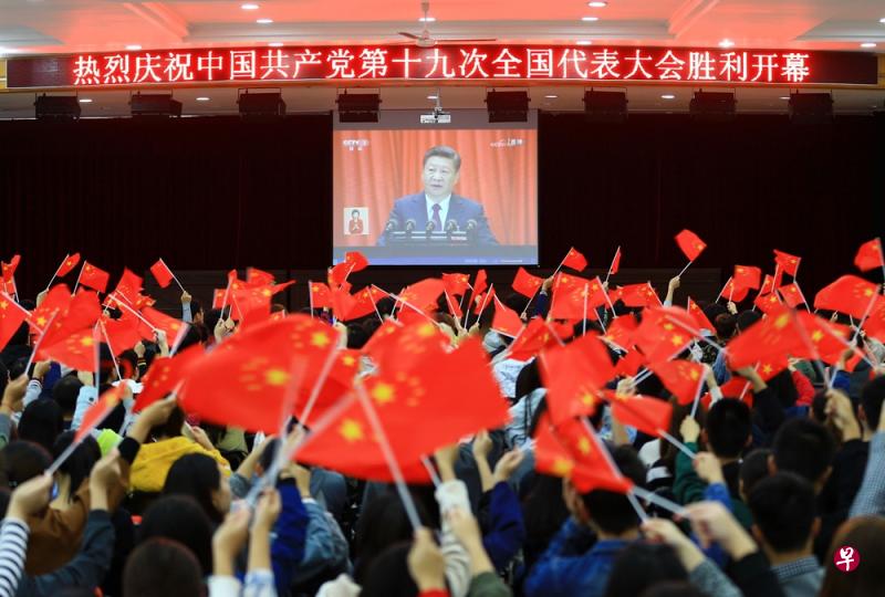 习近平前天在中共十九大开幕式上做报告时，勾勒出中国未来30多年的发展蓝图。（法新社）