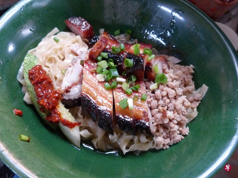 “烧味天堂”的特点是使用三层肉叉烧。 （高庭敏摄）