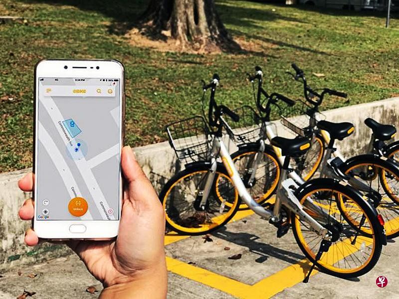 oBike应用会以蓝色的多角形框框和“P”字母显示出停放区位置，非停放区则会以红色框框标出。用户一旦锁上脚踏车，应用就会发出通知，告知用户脚踏车是否停在获准的停放区内。（oBike提供）