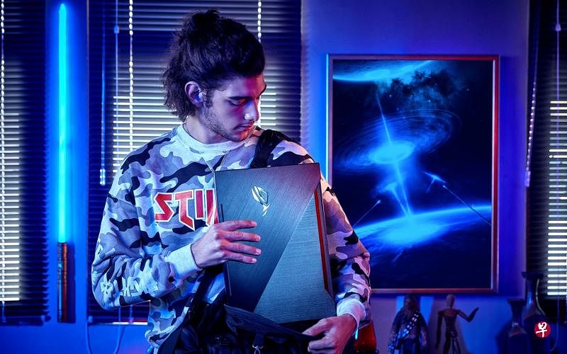 ROG GX501电玩笔记本造型刚猛，参数顶级。（厂商提供）