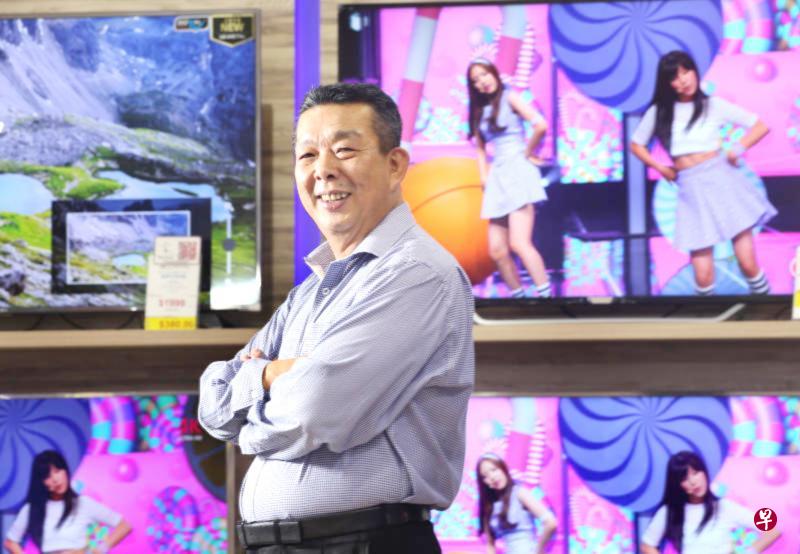 音响之家创办人李文德：现在的市场抢夺战基本上就是产品价格战，来势汹汹的网购热潮，使到竞争对手跨出国界，变成无所不在，现在生意的挑战是国际性的，要生存就必须顺应时代巨流，业务整合在所难免。（何家俊摄 ）