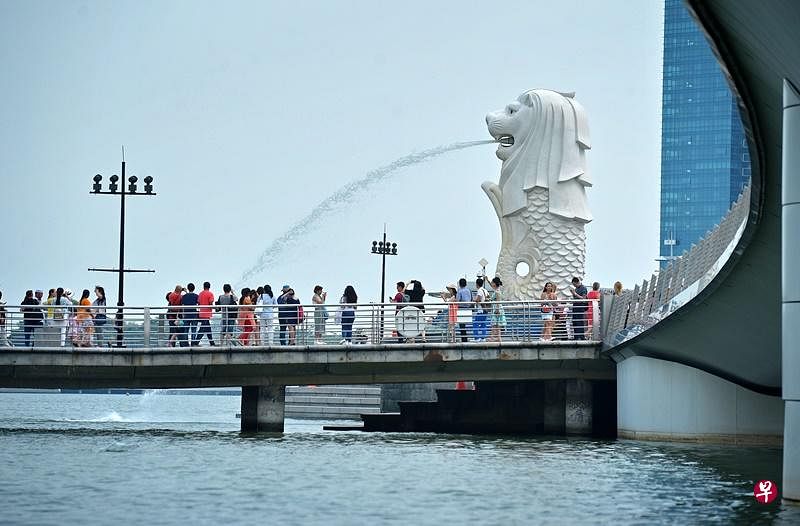 新加坡著名地标鱼尾狮，就矗立于新加坡河口。（档案照）