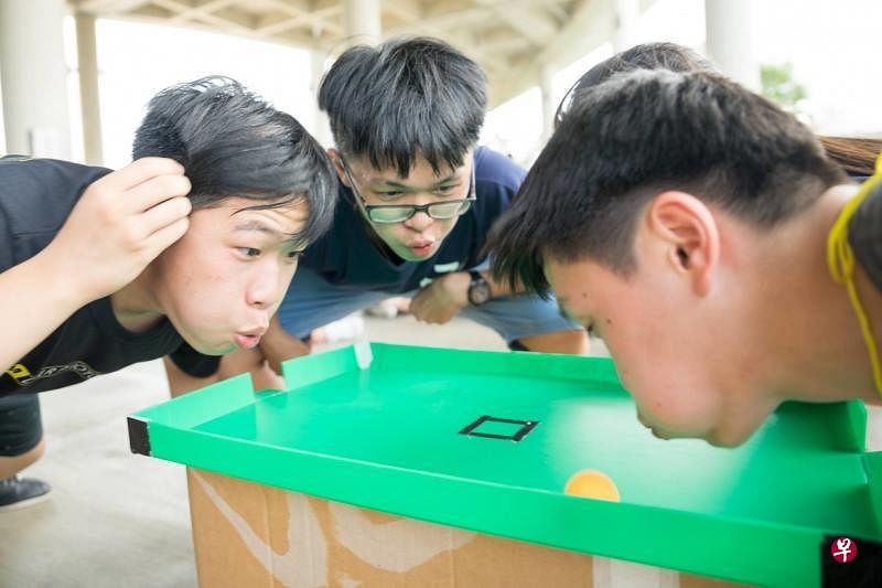 乒乓大战，看看谁是“长气公”。（联合学生摄影队）