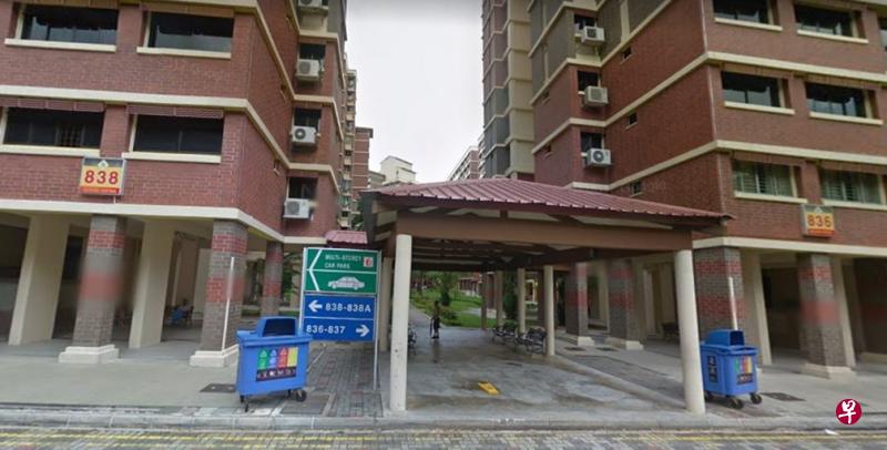 居民希望当局能在后港地铁站和后港中路第836座、837座和838座组屋区之间建有盖走道。（谷歌地图）