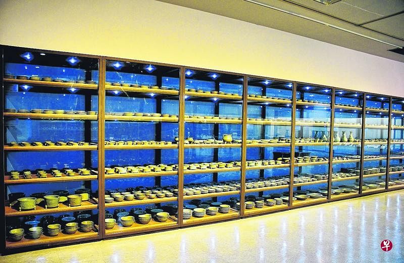 沉船里打捞出两万多件中国瓷器。