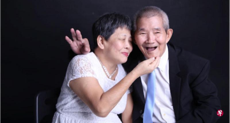 77岁的张先生和66岁的洪女士在安老院通过唱卡拉OK认识后，在去年4月结为夫妇。（取自护联中心面簿）
