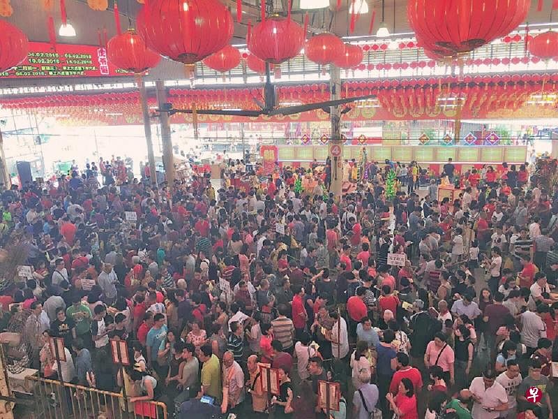 韮菜芭城隍庙昨天迎来三万信众前来拜太岁。（取自面簿） 