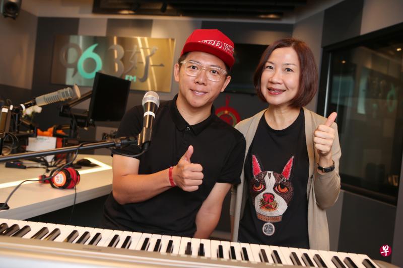 胡海泉接受96.3好FM的邀请，上阿姐DJ林安娜的节目。（何家俊摄）