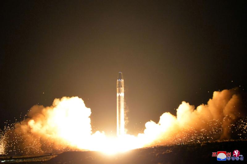 朝鲜20176年11月29日成功试射最新研发的“火星-15”型洲际弹道导弹（ICBM），引起国际密切关注。（法新社）