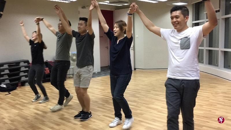 96.3好FM DJ们积极练舞。（96.3好FM提供）