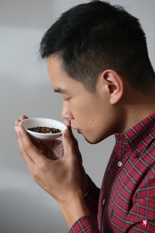 调茶师除了味蕾，也透过气味启动茶客的想象力。