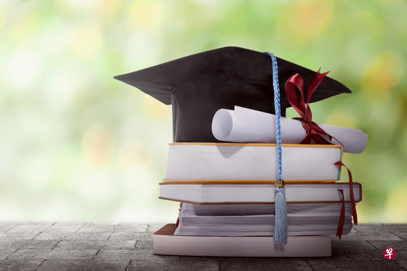 大学毕业后，我在欧洲企业工作10年却遭裁退。我一个成绩优异的大学生，却落得如此“虎落平阳被犬欺”的地步，真抬不起头来。（istock照片）