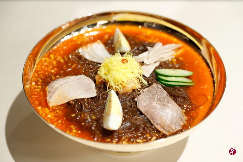 平壤冷面是一种以荞麦面条为主，搭配清汤的佳肴，深受不少韩国民众喜爱。（法新社）