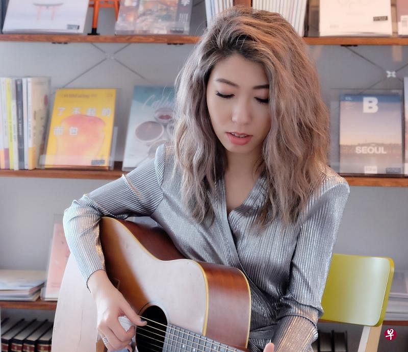 曲婉婷的成长深受中西方文化的影响，这都反映在她的作品和作风里。（环球音乐提供）