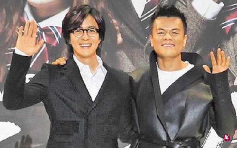 裴勇俊（左）、朴轸永是多年好友。（互联网）