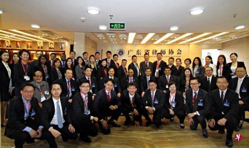 新加坡律师考察团，拜访广东省律师协会，与广州律师建立联系。（新加坡律师公会提供）