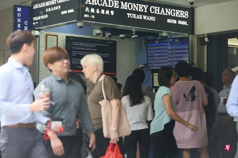 新元兑令吉的兑换率今早升至2.96左右。