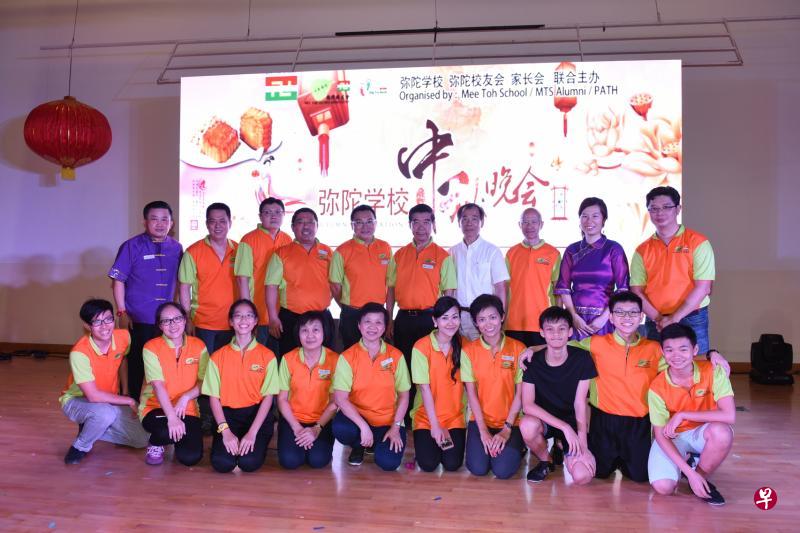 弥陀学校校友会非常活跃，曾连同母校和家长会举办中秋晚会。（受访者提供）
