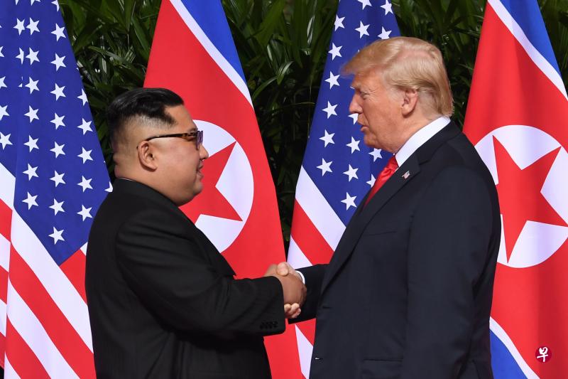 美国总统特朗普和朝鲜最高领导人金正恩，今天在新加坡圣淘沙嘉佩乐酒店举行历史性会晤。（法新社）