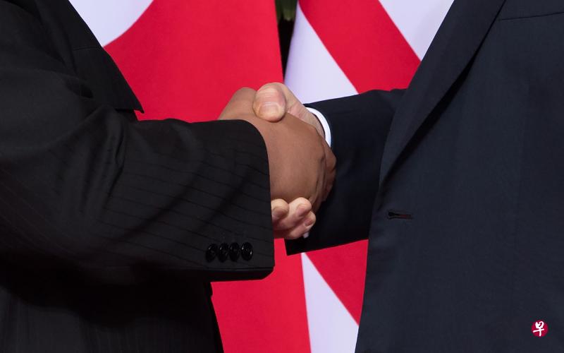 美国总统特朗普和朝鲜最高领导人金正恩，今天在新加坡圣淘沙嘉佩乐酒店举行历史性会晤。（法新社）